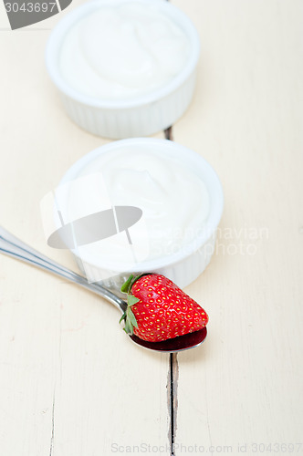 Image of organic Greek yogurt and strawberry