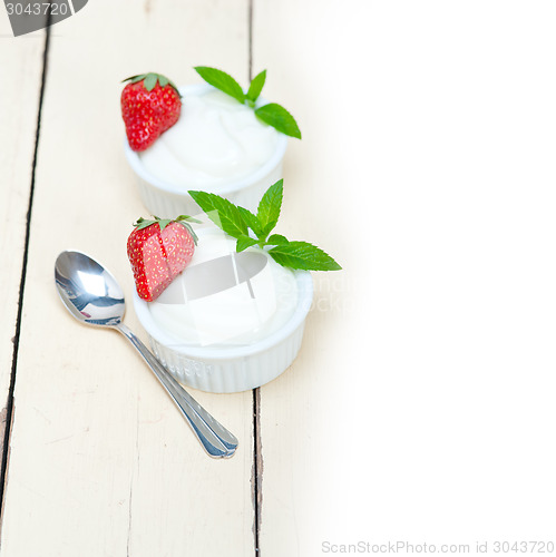 Image of organic Greek yogurt and strawberry