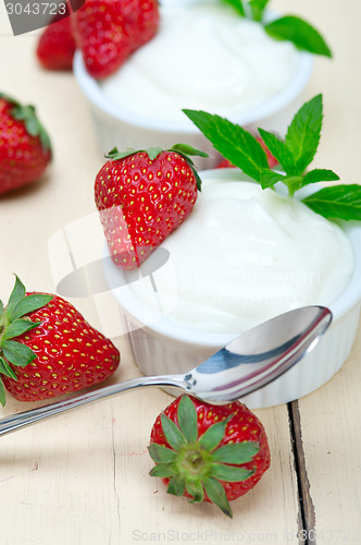 Image of organic Greek yogurt and strawberry