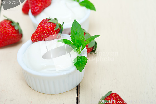 Image of organic Greek yogurt and strawberry