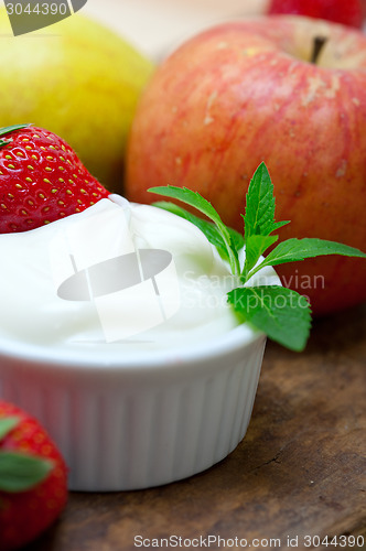 Image of fruits and yogurt 
