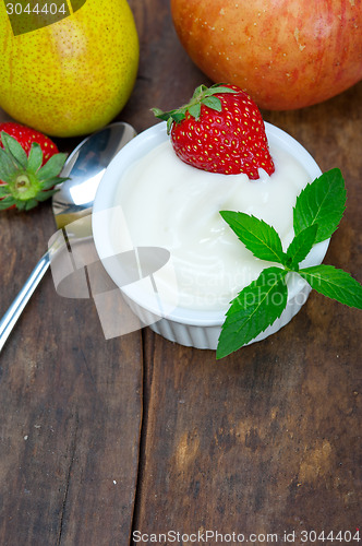 Image of fruits and yogurt 