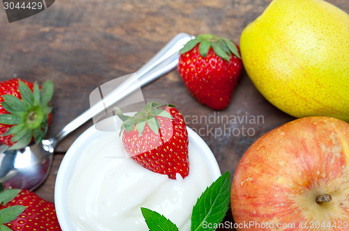 Image of fruits and yogurt 