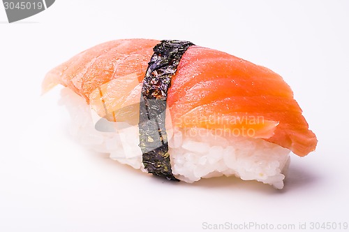 Image of salmon sushi 