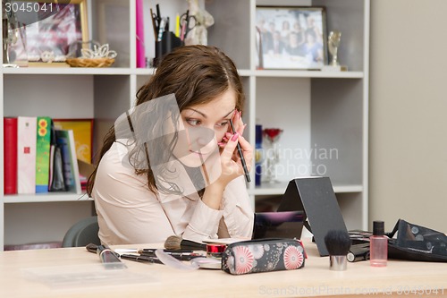 Image of The girl slept imposes makeup at work