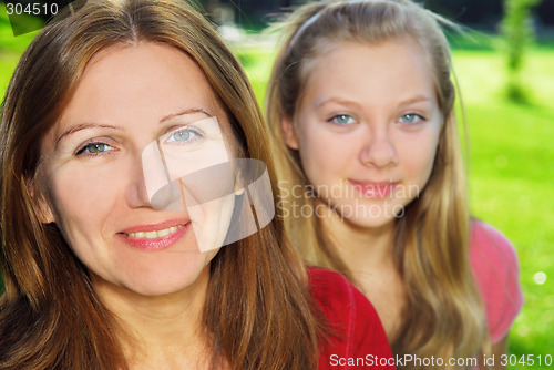 Image of Mother and daughter
