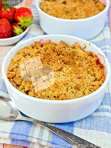 Image of Crumble strawberry on blue napkin with berries