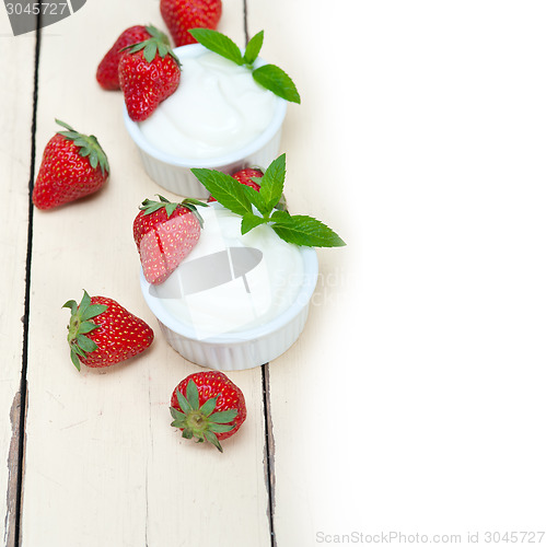 Image of organic Greek yogurt and strawberry