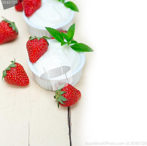 Image of organic Greek yogurt and strawberry