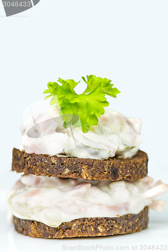 Image of Pumpernickel with meat salad
