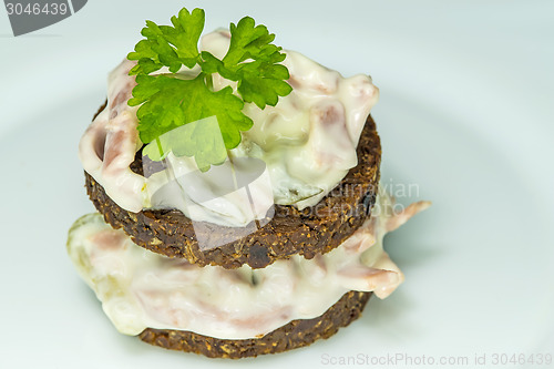 Image of Pumpernickel with meat salad