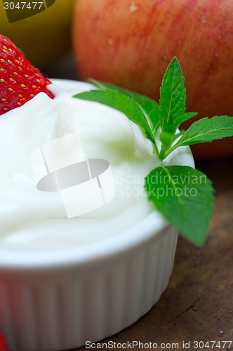 Image of fruits and yogurt 