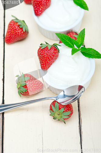 Image of organic Greek yogurt and strawberry