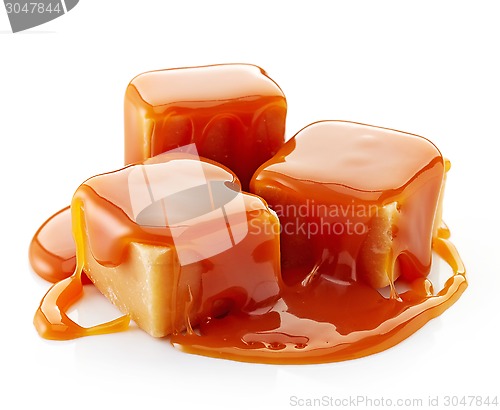 Image of caramel candies and caramel sauce