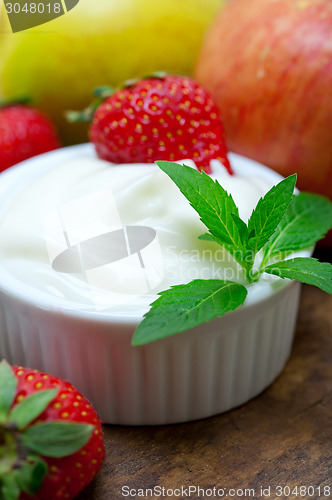 Image of fruits and yogurt 
