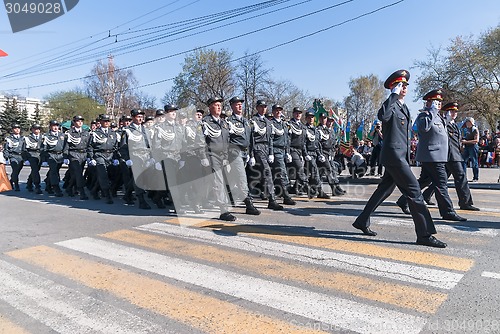 Image of Company of police officers march on parade