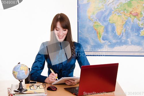 Image of Agent Tourism writing in a notebook