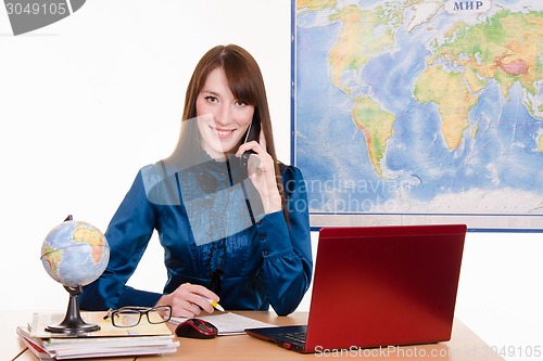 Image of Travel agency employee is talking to a customer on the phone