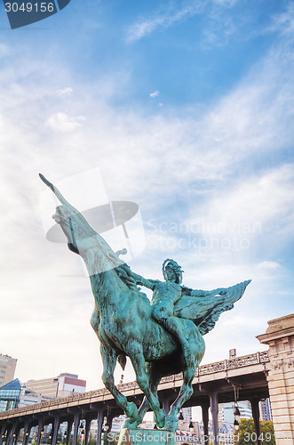 Image of Statue at Bir-Hakeim bridge in Paris