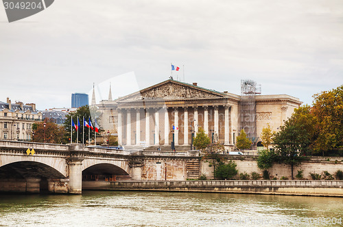 Image of National Assembly building in Paris