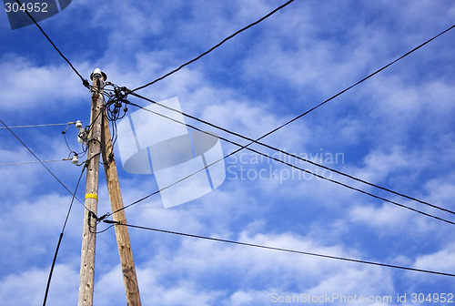 Image of power supply post and cables