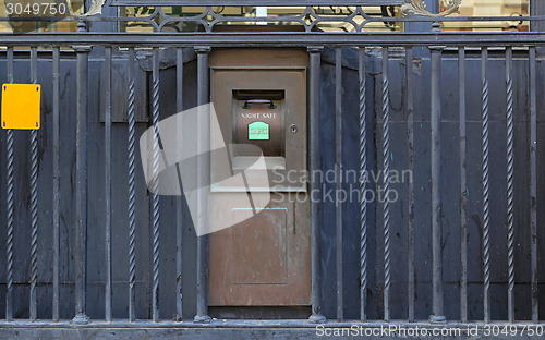 Image of Night safe