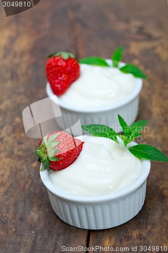 Image of organic Greek yogurt and strawberry