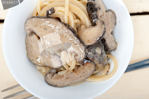 Image of Italian spaghetti pasta and mushrooms