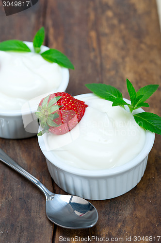 Image of organic Greek yogurt and strawberry