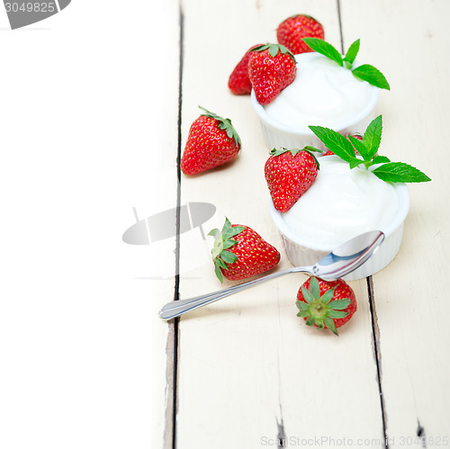 Image of organic Greek yogurt and strawberry