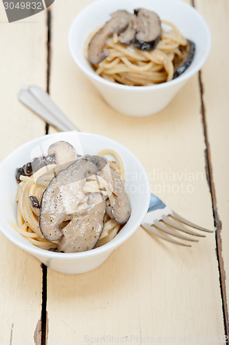 Image of Italian spaghetti pasta and mushrooms