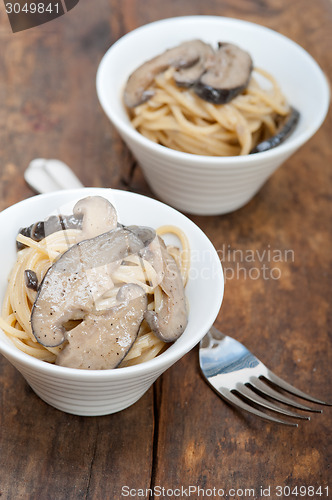 Image of Italian spaghetti pasta and mushrooms