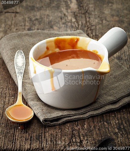 Image of melted caramel sauce