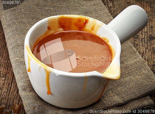 Image of melted caramel sauce