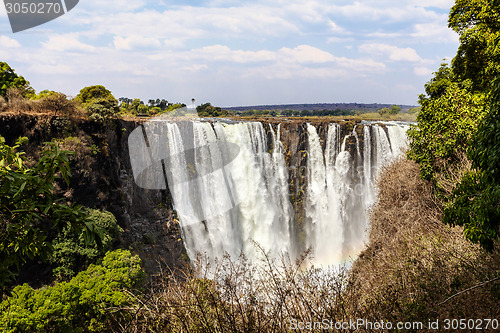 Image of The Victoria falls with mist from water