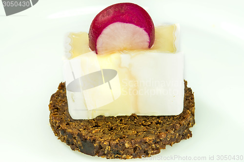 Image of Pumpernickel with camembert