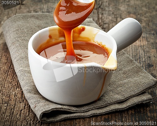 Image of bowl of caramel sauce