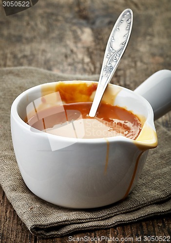 Image of bowl of caramel sauce