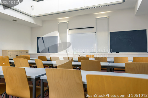 Image of Empty classroom 