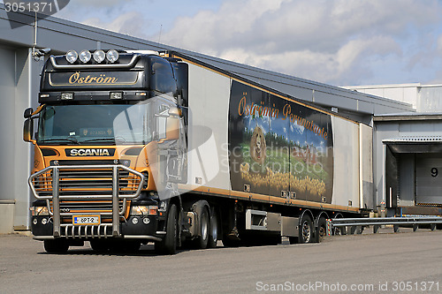 Image of Scania R500 V8 Semi Trailer Truck Transports Food