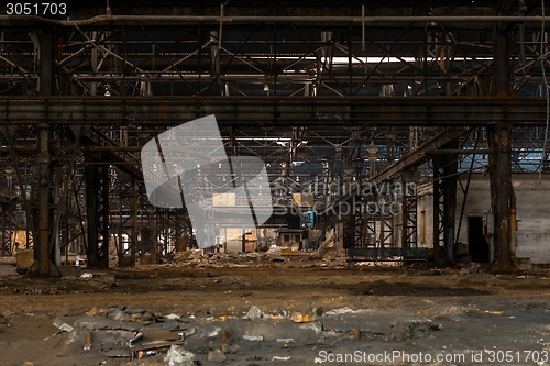 Image of Large empty hall with concrete walls