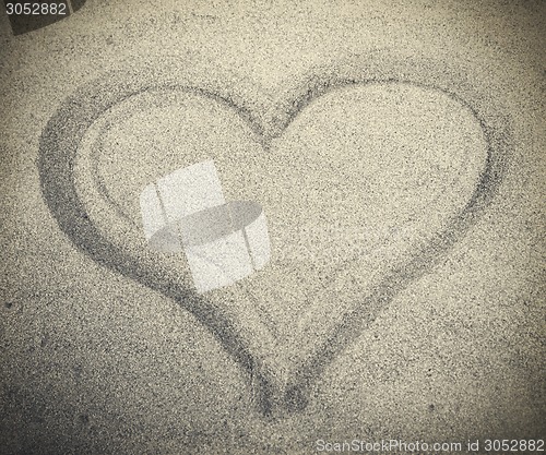 Image of Picture of heart drew on white sand