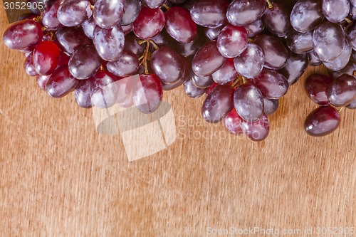 Image of bunch or red grapes