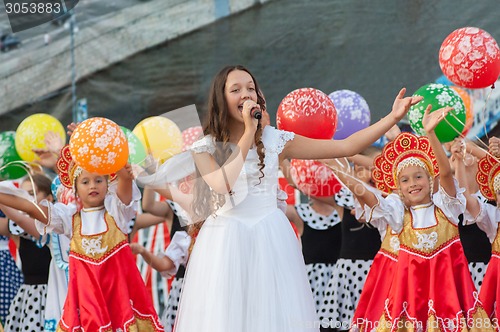 Image of Natalya Kulikova sing