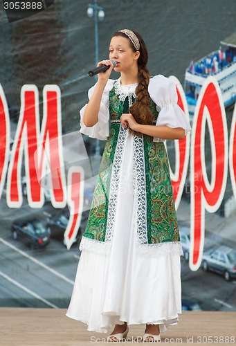 Image of Natalya Kulikova sing