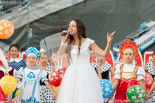 Image of Natalya Kulikova sing