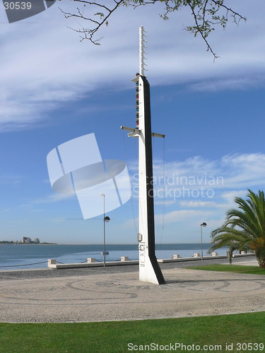 Image of Ships Mast Memorial