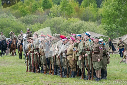 Image of soldiers in row