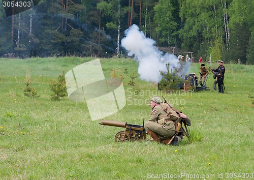 Image of soldiers shooting of Maxim machine gun