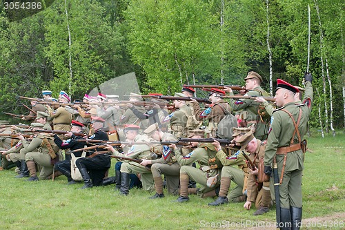 Image of Kornilovs hiking squad in row